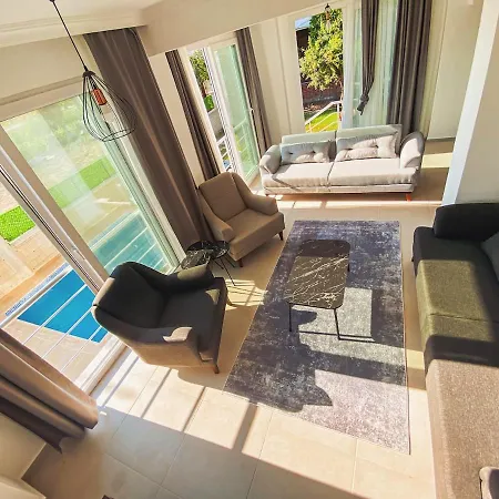 Villa Airport Villa With Private Pool 2 *