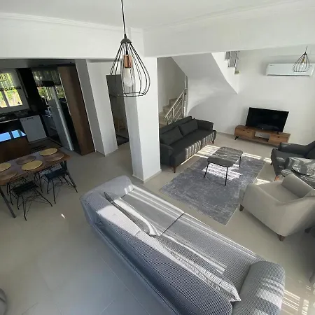 Villa Airport Villa With Private Pool 2 *