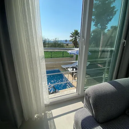 Airport Villa With Private Pool 2 Villa